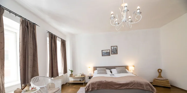 Ubytování jen pár kroků od krumlovského zámku: na výběr apartmán i pokoj s terasou