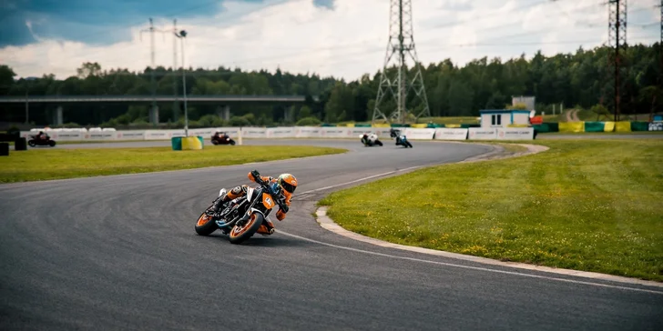 Jízda na autodromu Sosnová s vlastním autem nebo motorkou