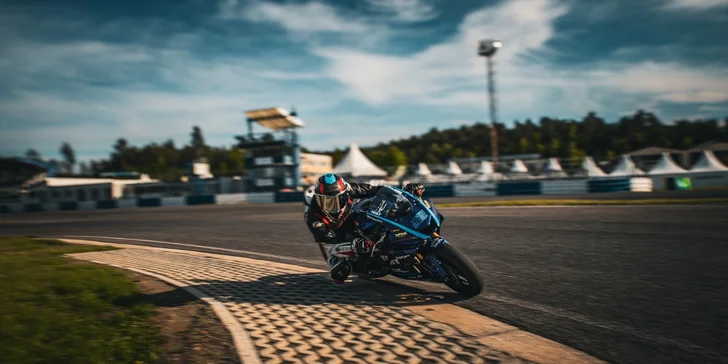 Jízda na autodromu Sosnová s vlastním autem nebo motorkou