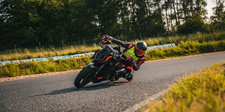 Jízda na autodromu Sosnová s vlastním autem nebo motorkou