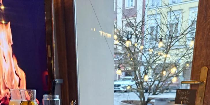 Romantika nebo jízda s přáteli v Hradci: degustace prosecca, vstupy na Bílou věž a další