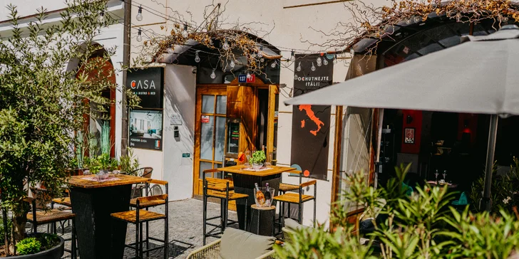 Romantika nebo jízda s přáteli v Hradci: degustace prosecca, vstupy na Bílou věž a další