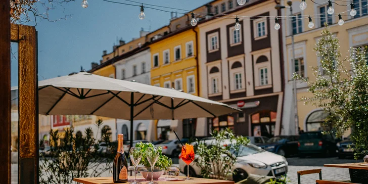 Romantika nebo jízda s přáteli v Hradci: degustace prosecca, vstupy na Bílou věž a další