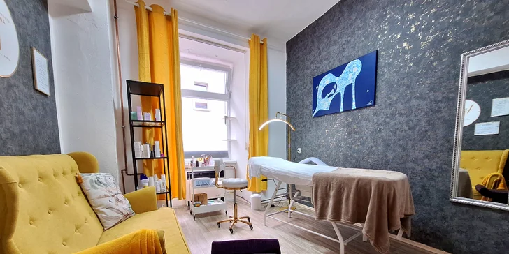 Permanentní make-up dle výběru: pudrové obočí, oční linky i plné rty