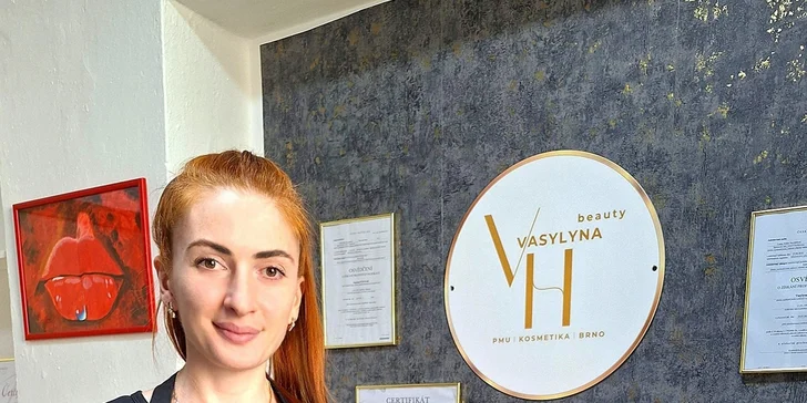 Permanentní make-up dle výběru: pudrové obočí, oční linky i plné rty