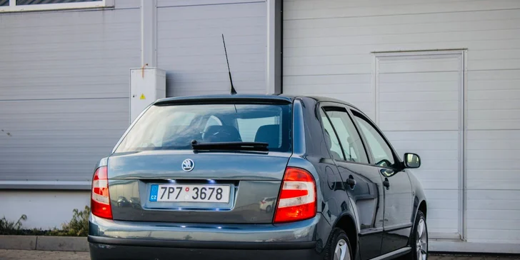 Dvouhodinové čištění interiéru i exteriéru auta vč. aplikace ochrany laku