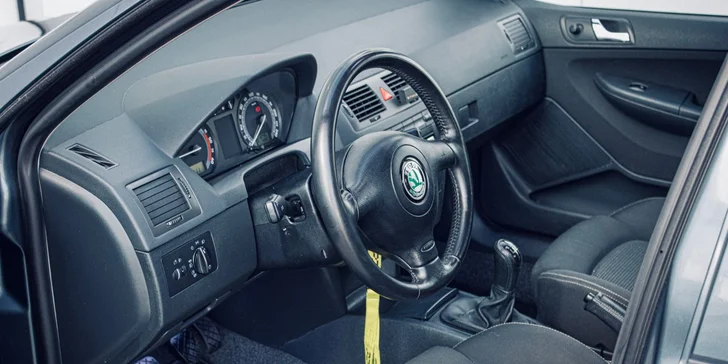 Komplexní čištění auta: čištění sedaček, péče o interiér i exteriér nebo balíček Premium