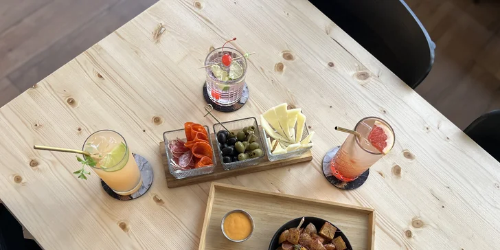 Tapas s drinky podle výběru ze 3 druhů pro 2 osoby