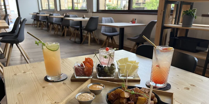 Tapas s drinky podle výběru ze 3 druhů pro 2 osoby