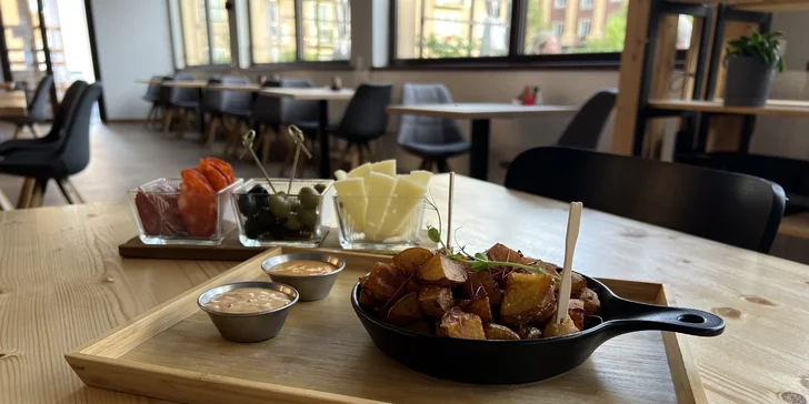Tapas s drinky podle výběru ze 3 druhů pro 2 osoby
