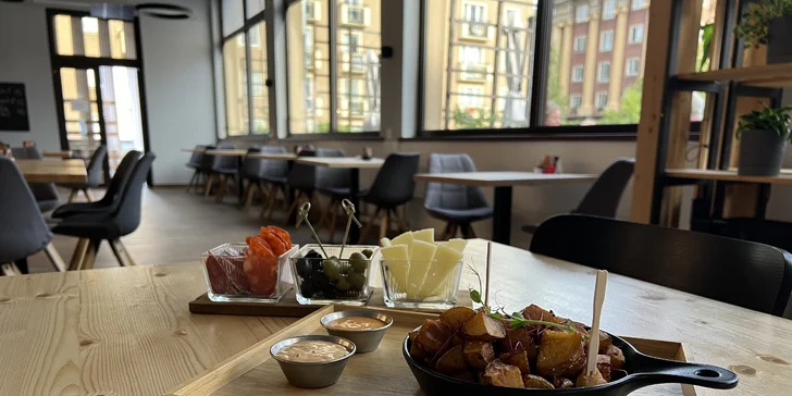 Tapas s drinky podle výběru ze 3 druhů pro 2 osoby