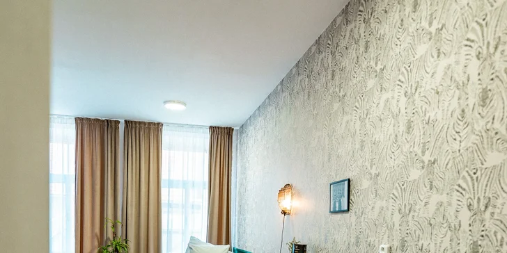 Romantika nebo jízda s přáteli v Hradci: degustace prosecca, vstupy na Bílou věž a další