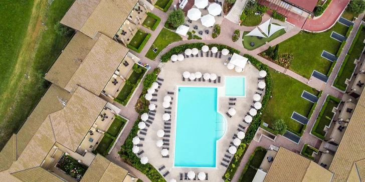 Dovolená u Lago di Garda: hotel s výhledem na jezero, snídaně i venkovní bazén