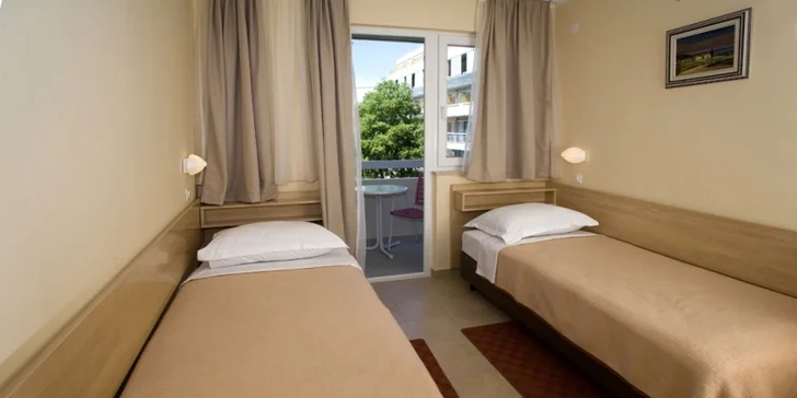 Dovolená v chorvatské Poreči: hotel s vlastní pláží a bazénem, polopenze, vlastní doprava či autobus