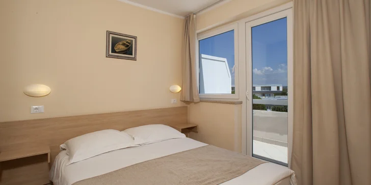Dovolená v chorvatské Poreči: hotel s vlastní pláží a bazénem, polopenze, vlastní doprava či autobus