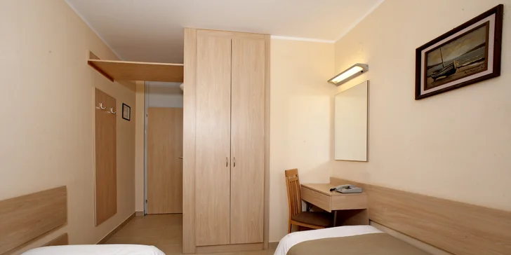 Dovolená v chorvatské Poreči: hotel s vlastní pláží a bazénem, polopenze, vlastní doprava či autobus
