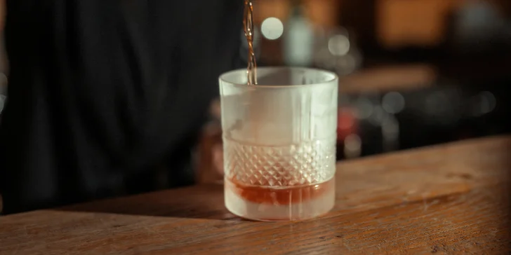 Až 4 autorské drinky podle výběru z 11 druhů i s vodní dýmkou na Stodolní