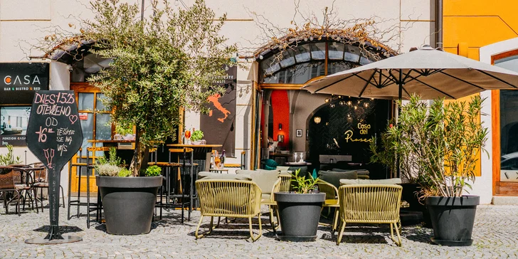 Romantika nebo jízda s přáteli v Hradci: degustace prosecca, vstupy na Bílou věž a další