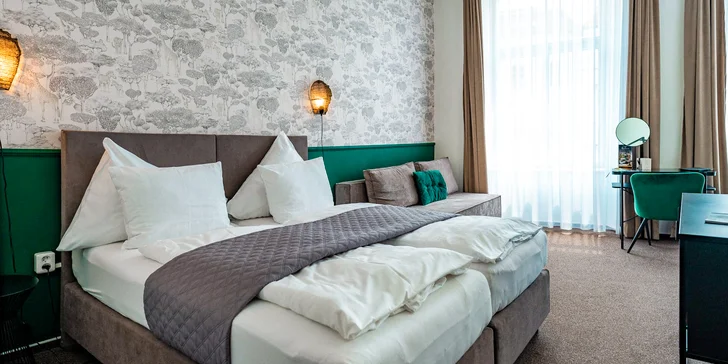 Romantika nebo jízda s přáteli v Hradci: degustace prosecca, vstupy na Bílou věž a další