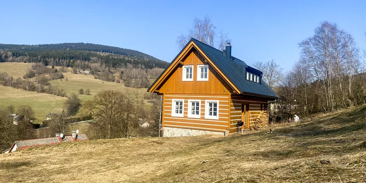 Nová roubenka vč. vířivky na Benecku s výhledem na Krkonoše až pro 10 osob