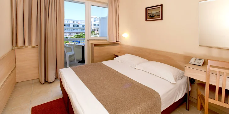 Dovolená v chorvatské Poreči: hotel s vlastní pláží a bazénem, polopenze, vlastní doprava či autobus