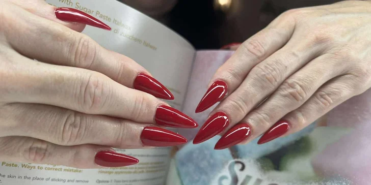 Klasická manikúra, gel lak či modeláž akrylových nebo gelových nehtů