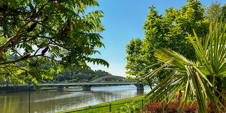 Relaxační pobyt na nábřeží v Piešťanech: polopenze, bazén, wellness i masáž