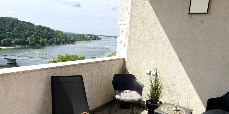Relaxační pobyt na nábřeží v Piešťanech: polopenze, bazén, wellness i masáž