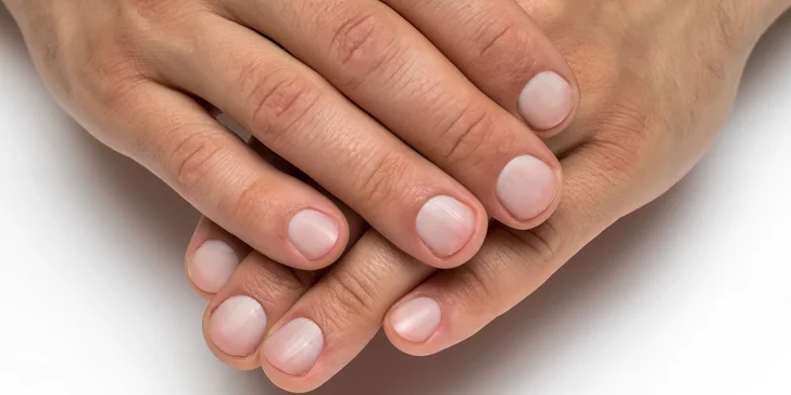 Klasická manikúra, gel lak či modeláž akrylových nebo gelových nehtů