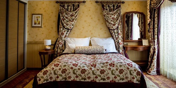 Adult friendly hotel v historickém centru města Eger: snídaně či polopenze, neomezeným wellness, bazén