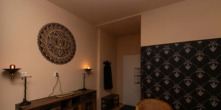 Masáž vybraných partií i celého těla či luxusní Kleopatřina péče: 30-120 min.