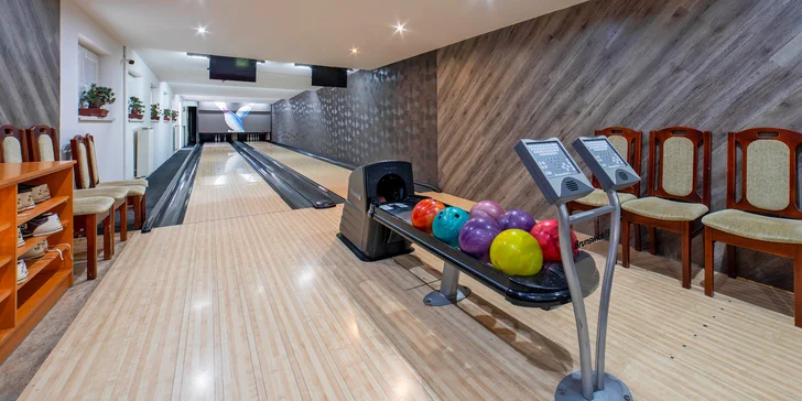 Pobyt v klidné lokalitě Oravy: polopenze, bazén, bowling a tenisové kurty přímo v areálu