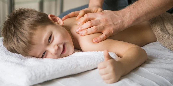 Dětská masáž pro děti jakéhokoliv věku: 30–45 minut