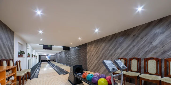 Komfortní chaty na Oravě až pro 10 osob: areál s bazénem, tenis i bowling v ceně