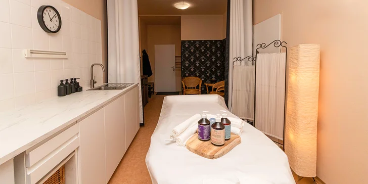 Masáž vybraných partií i celého těla či luxusní Kleopatřina péče: 30-120 min.