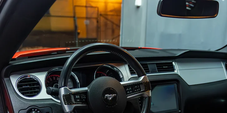 Ford Mustang z roku 2014: spolujízda, řízení i zapůjčení až na 48 hod.