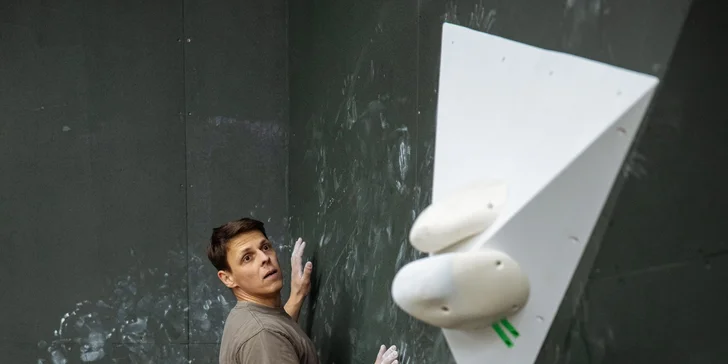 Vstup na nově otevřenou boulderovou stěnu na Praze 6 pro dospělé