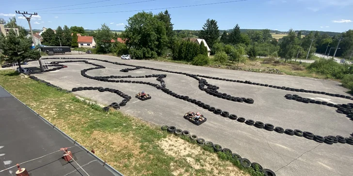 Pořádná dávka adrenalinu: až dvě 8min. jízdy na motokárách pro děti i dospělé