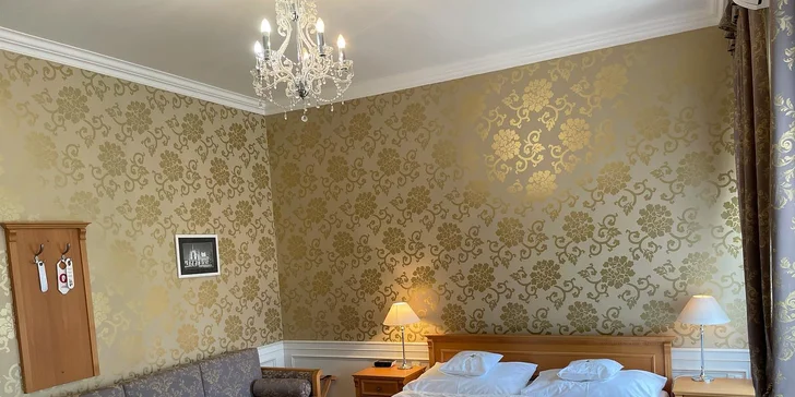Dovolená v Zámeckém hotelu Lednice: terasa s výhledem na zámek, snídaně či polopenze a víno