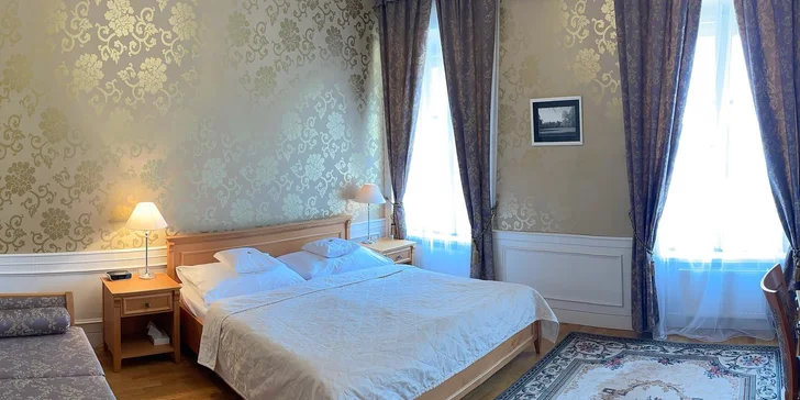 Dovolená v Zámeckém hotelu Lednice: terasa s výhledem na zámek, snídaně či polopenze a víno