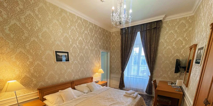 Dovolená v Zámeckém hotelu Lednice: terasa s výhledem na zámek, snídaně či polopenze a víno
