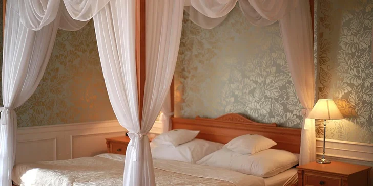 Dovolená v Zámeckém hotelu Lednice: terasa s výhledem na zámek, snídaně či polopenze a víno