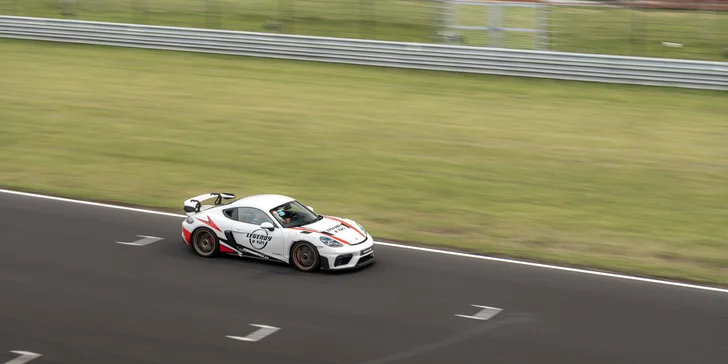 Okruhová jízda v Porsche GT4 RS – 500 koní adrenalinu