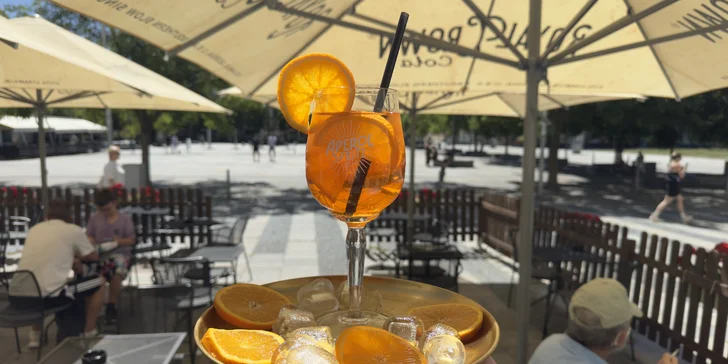 Drink dle výběru pro 1 i 2 osoby v kavárně U Zlaté koruny: Aperol Spritz či Gin & tonic