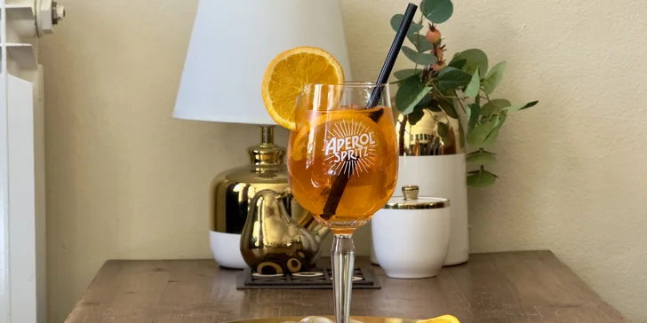 Drink dle výběru pro 1 i 2 osoby v kavárně U Zlaté koruny: Aperol Spritz či Gin & tonic