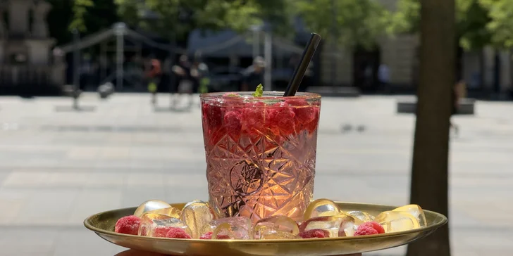 Drink dle výběru pro 1 i 2 osoby v kavárně U Zlaté koruny: Aperol Spritz či Gin & tonic