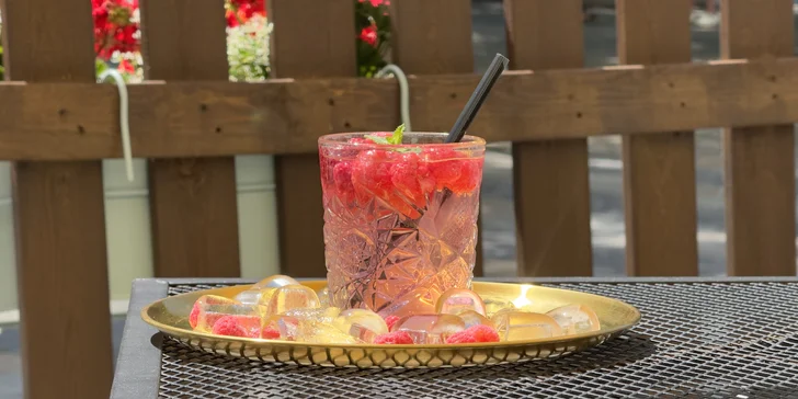 Drink dle výběru pro 1 i 2 osoby v kavárně U Zlaté koruny: Aperol Spritz či Gin & tonic