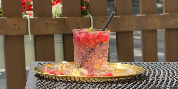 Drink dle výběru pro 1 i 2 osoby v kavárně U Zlaté koruny: Aperol Spritz či Gin & tonic