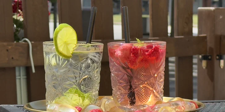 Drink dle výběru pro 1 i 2 osoby v kavárně U Zlaté koruny: Aperol Spritz či Gin & tonic