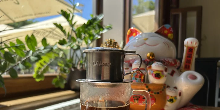 Spojení filtru a kondenzovaného mléka: vietnamská káva v kavárně U Zlaté koruny pro 1 či 2 osoby